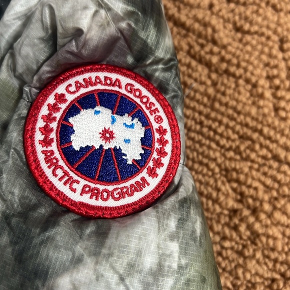 NWT CANADA GOOSE Women's Cypress PufferJacket in Camo Sagebrush print - Picture 5 of 15